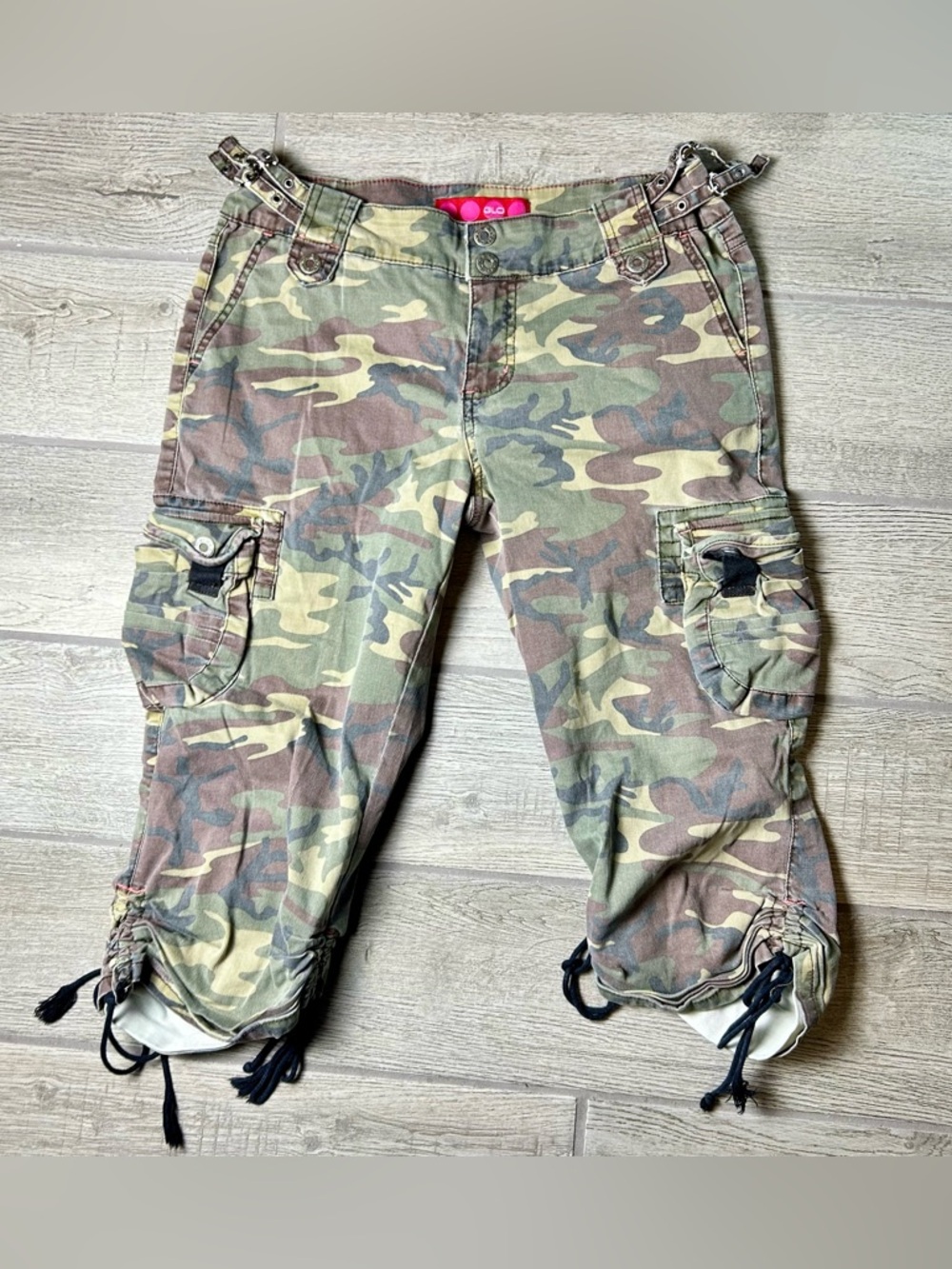 GLO y2k Capris Camouflage Cargo Pants